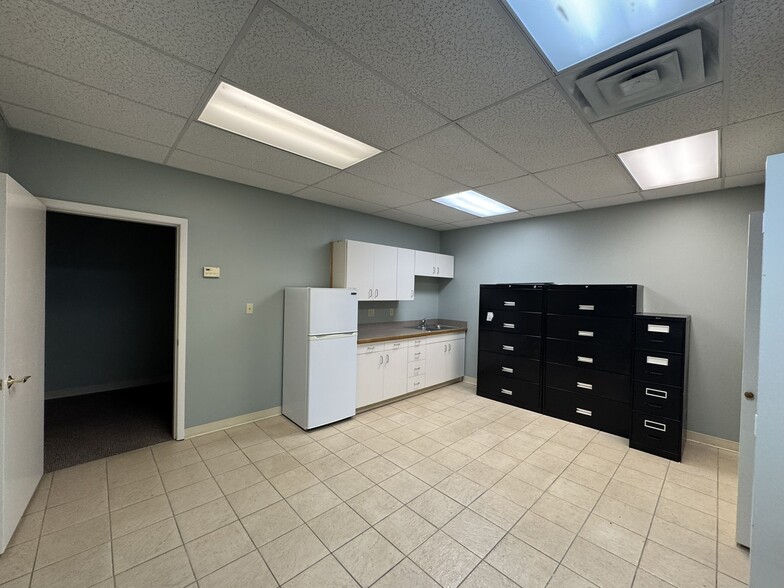 11825 Hinson Rd, Little Rock, AR for lease - Interior Photo - Image 3 of 5