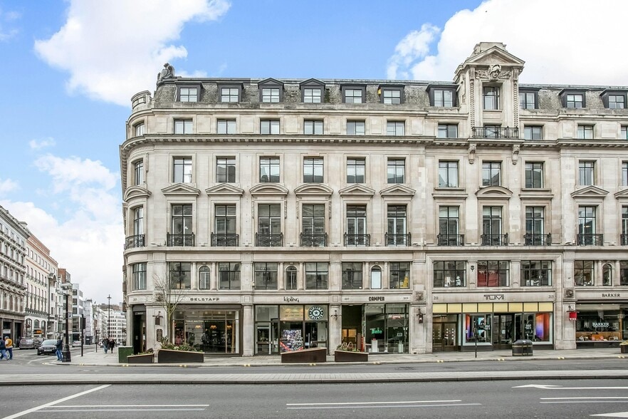 211-221 Regent St, Londres à louer - Photo du bâtiment - Image 2 de 47