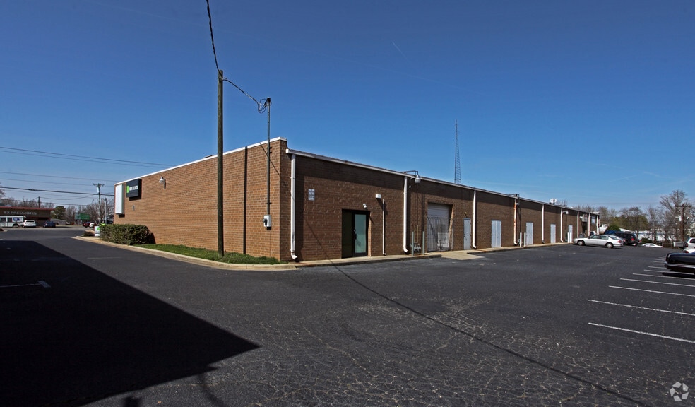 3501 S Tryon St, Charlotte, NC for lease - Building Photo - Image 3 of 5
