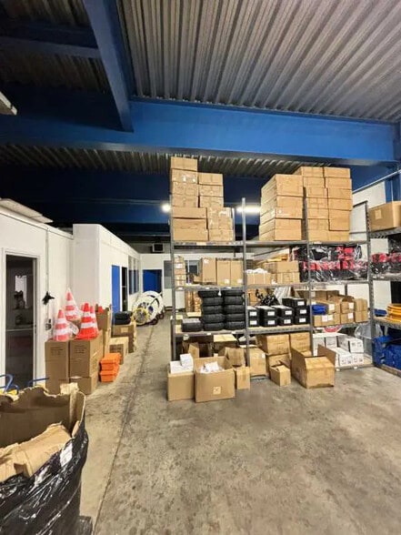 Flex in Vitry-sur-Seine for lease - Interior Photo - Image 3 of 7