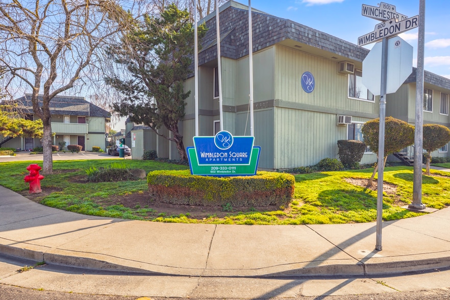 602-710 Wimbledon Dr, Lodi, CA for sale - Building Photo - Image 3 of 19