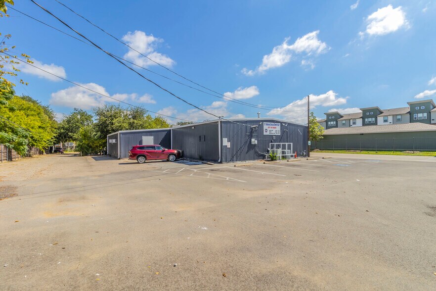 2015 S Cooper St, Arlington, TX à louer - Photo du bâtiment - Image 2 de 13