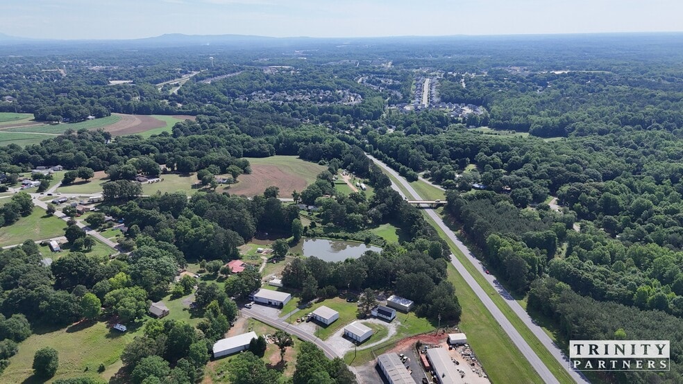 747 & 749 Black Snake Rd, Easley, SC for sale - Building Photo - Image 2 of 6