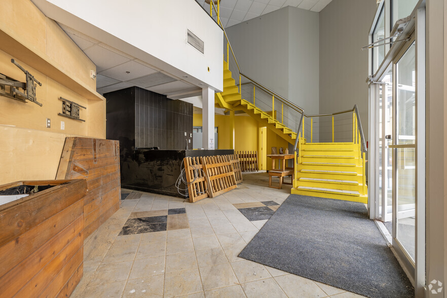 7240 Rue Waverly, Montréal, QC à louer - Hall d’entrée - Image 3 de 20