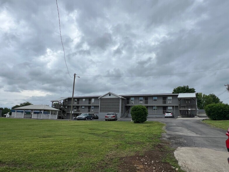 806 N Cumberland St, Lebanon, TN à vendre - Photo du bâtiment - Image 1 de 8