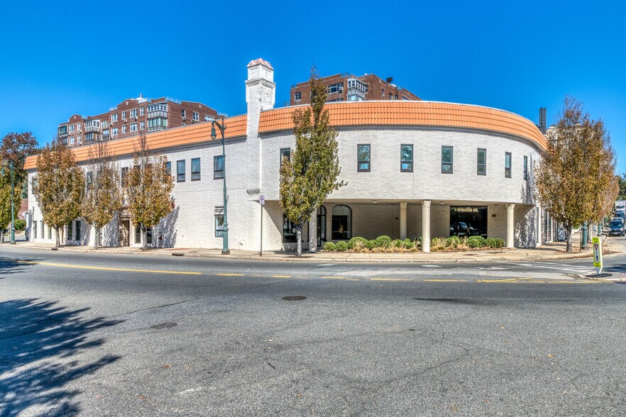 2 Madison Ave, Larchmont, NY à louer - Photo du bâtiment - Image 2 de 5