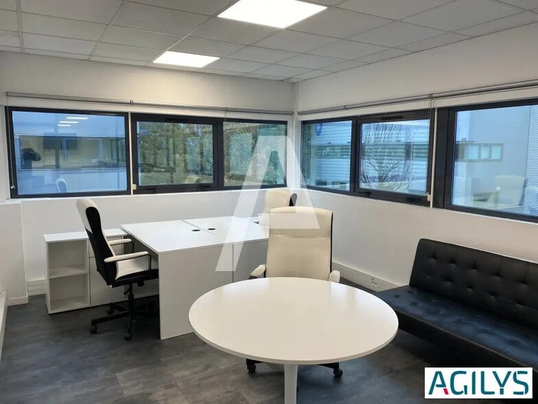 Flex in Ivry-sur-Seine for lease - Interior Photo - Image 2 of 8