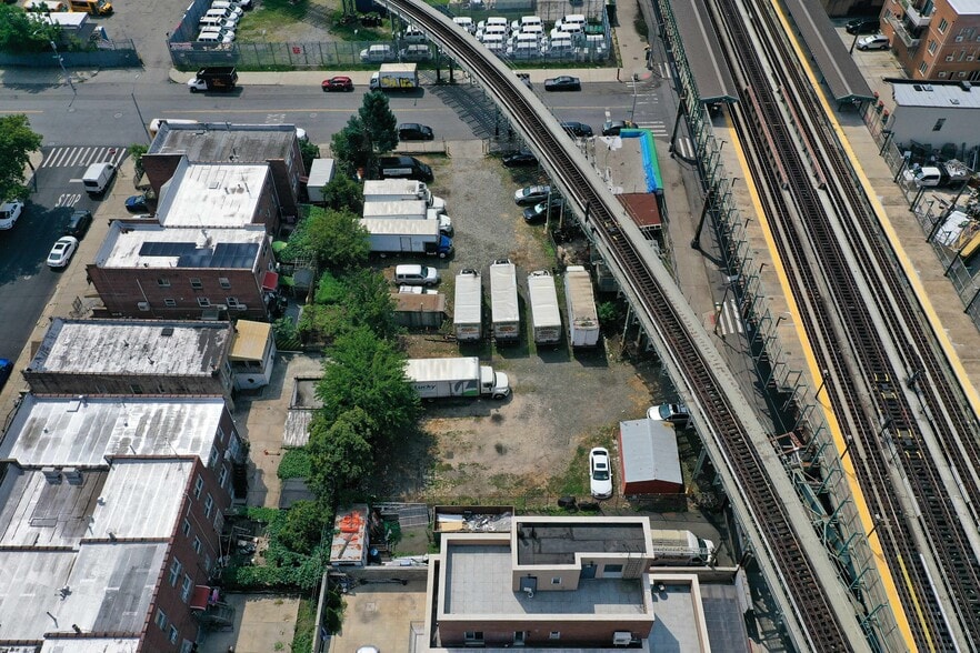 2383 Stillwell Ave, Brooklyn, NY à vendre - Photo du bâtiment - Image 3 de 7