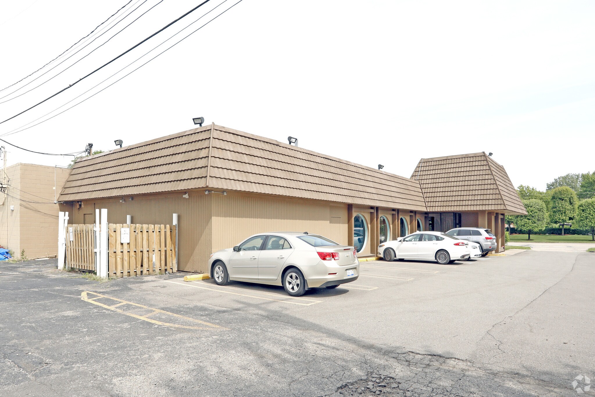 19471 W 10 Mile Rd, Southfield, MI à louer Photo principale- Image 1 de 3