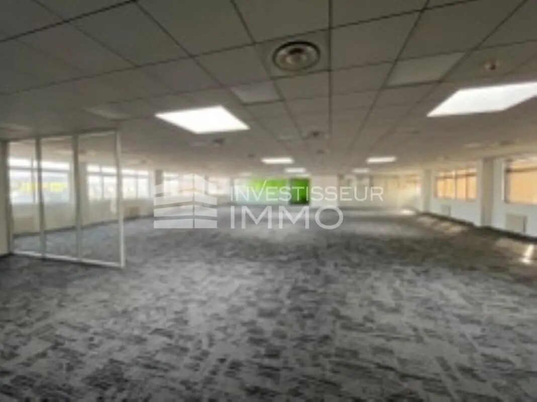 Office in Noisy-le-Sec for sale Interior Photo- Image 1 of 4