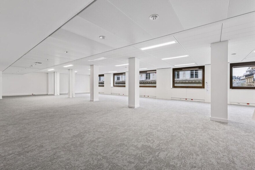 27 Rue De La Ville L'Eveque, Paris for lease - Interior Photo - Image 3 of 18