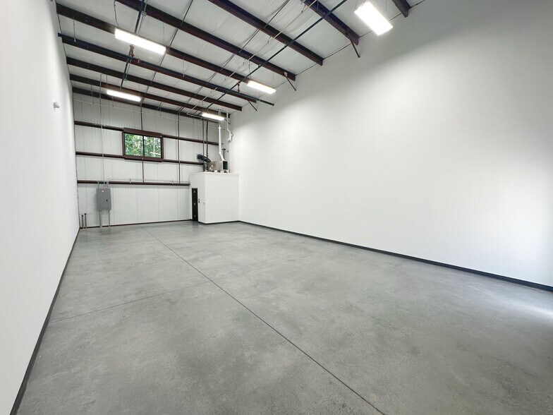 5720-5724 N Commerce Ct, Alpharetta, GA à vendre - Photo du bâtiment - Image 3 de 6