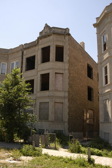1106 S Francisco Ave, Chicago, IL for sale - Primary Photo - Image 1 of 2