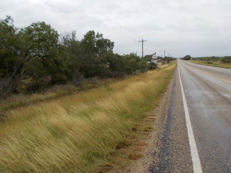 25 County Road 429D, Uvalde, TX for sale - Primary Photo - Image 1 of 14