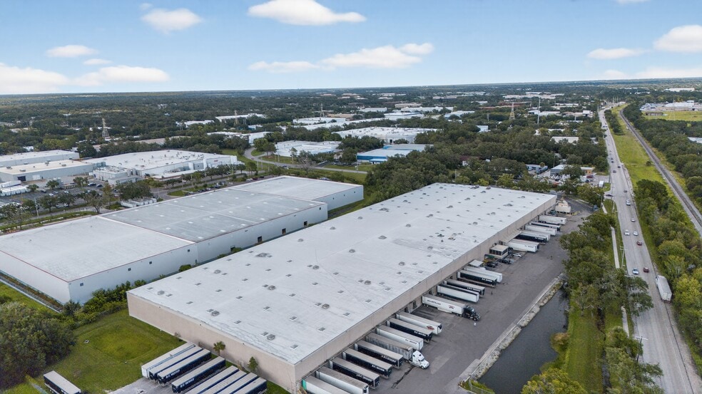 3102 Queen Palm Dr, Tampa, FL for lease - Building Photo - Image 2 of 19