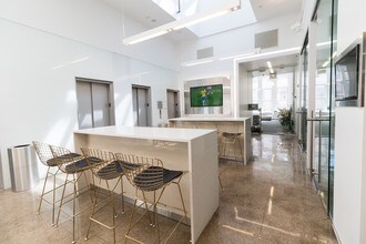 15 W 38th St, New York, NY for lease Interior Photo- Image 1 of 5