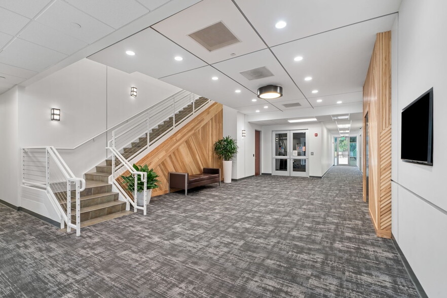 506 Graham Dr, Tomball, TX à louer - Photo du bâtiment - Image 3 de 12