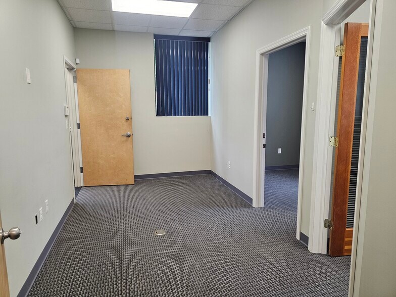 171 S Wellwood Ave, Lindenhurst, NY à louer - Photo du bâtiment - Image 2 de 14