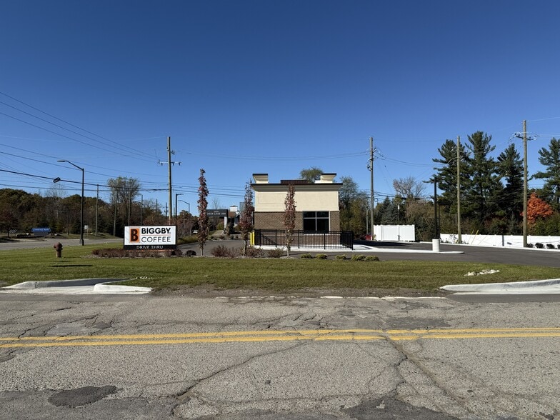 7450 Dixie Hwy, Independence Township, MI for sale - Building Photo - Image 2 of 7