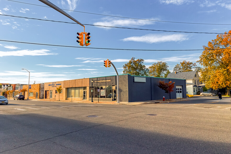 239 Merrick Rd, Lynbrook, NY à louer - Photo du bâtiment - Image 1 de 2