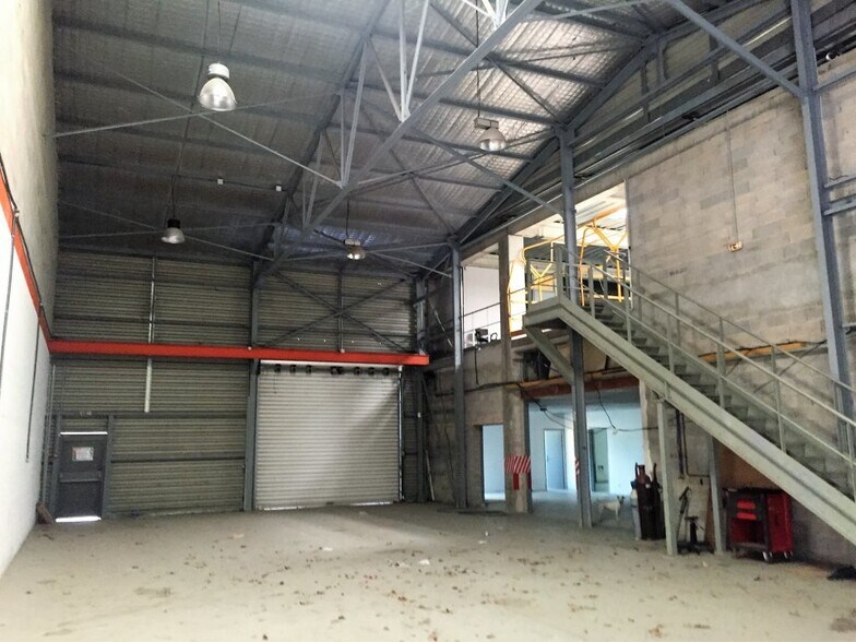 Retail in Gémenos for lease - Interior Photo - Image 3 of 9