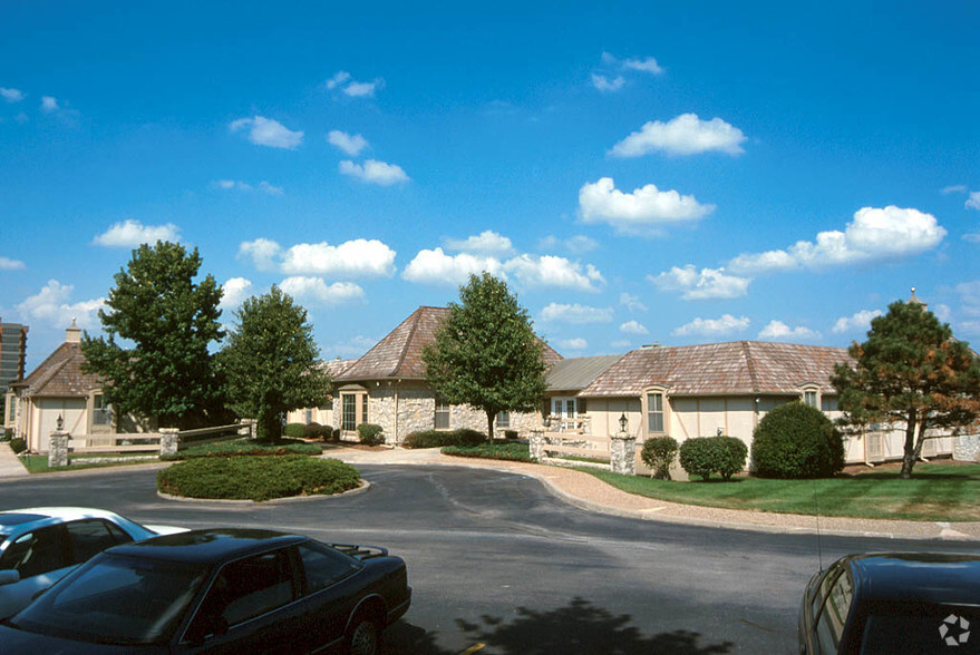 4707 College Blvd, Leawood, KS for lease - Building Photo - Image 1 of 2