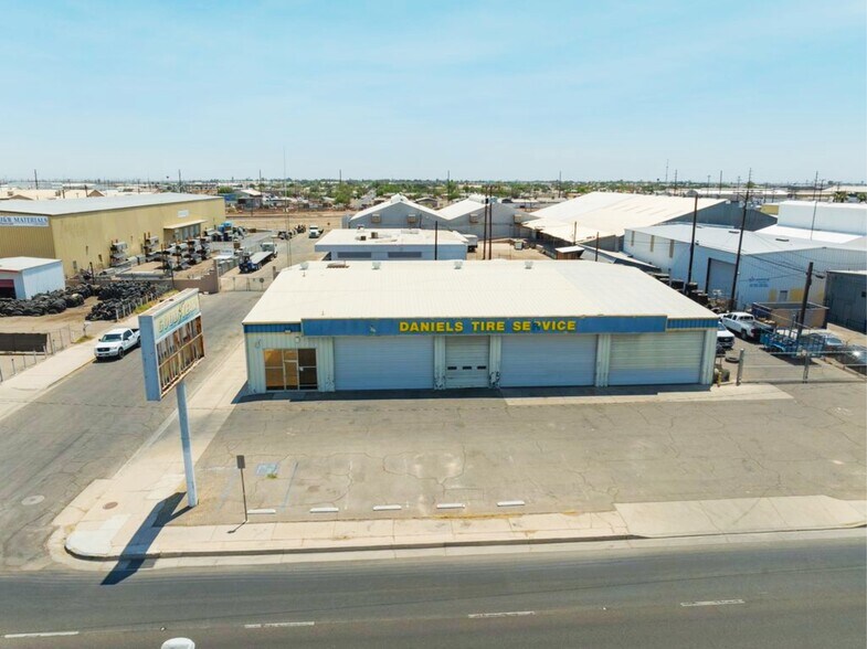 315 S 4th St, El Centro, CA à vendre - Photo du bâtiment - Image 3 de 7