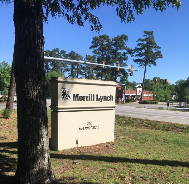 266 McLaws Cir, Williamsburg, VA à vendre - Photo du bâtiment - Image 2 de 21