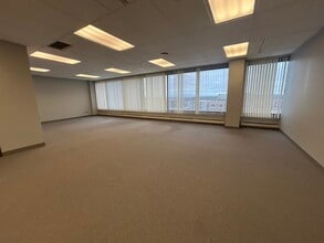 701 Lee St, Des Plaines, IL for lease Building Photo- Image 2 of 5