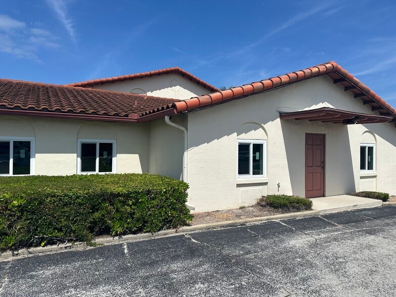 465 Minutemen Cswy, Cocoa Beach, FL for sale - Building Photo - Image 3 of 14
