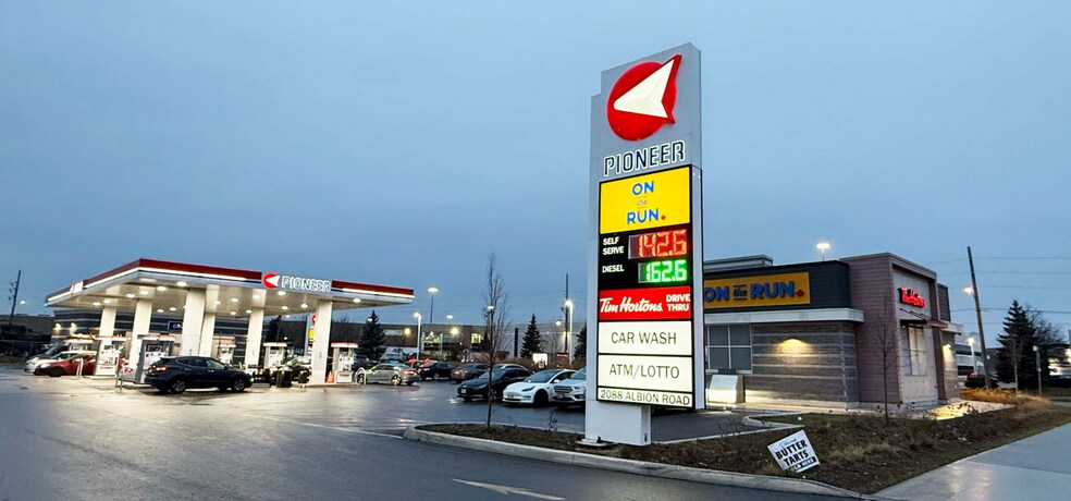 2088 Albion Rd, Toronto, ON à vendre - Photo principale - Image 1 de 1