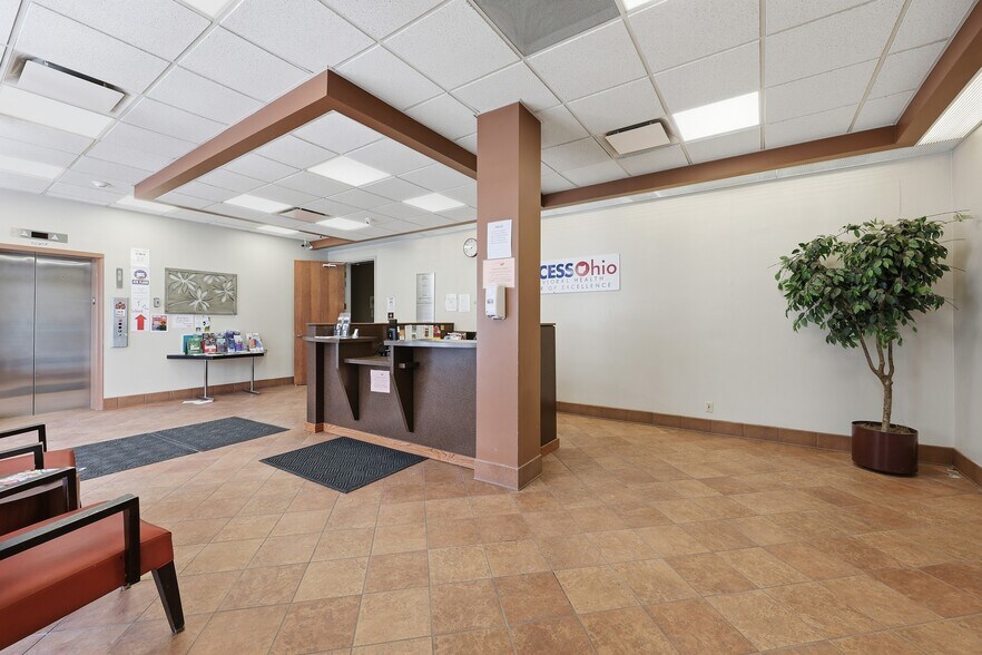899 E Broad St, Columbus, OH à vendre - Photo du bâtiment - Image 3 de 36