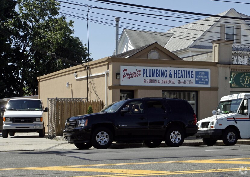 308 Jericho Tpke, New Hyde Park, NY à vendre - Photo du bâtiment - Image 3 de 3