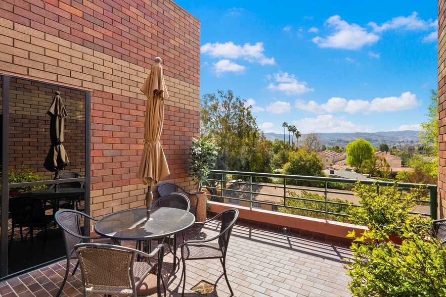 1919 Williams St, Simi Valley, CA à louer - Photo du bâtiment - Image 3 de 6