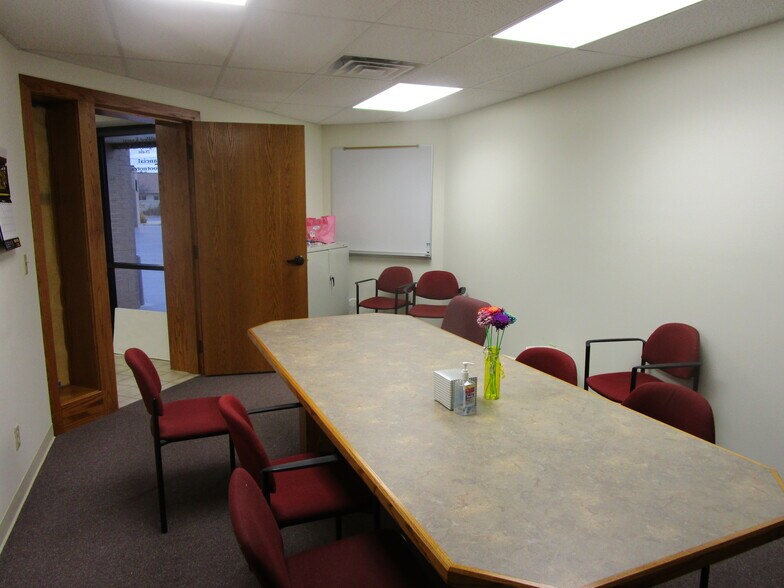 1807 E Mary St, Garden City, KS à louer - Photo intérieure - Image 3 de 12