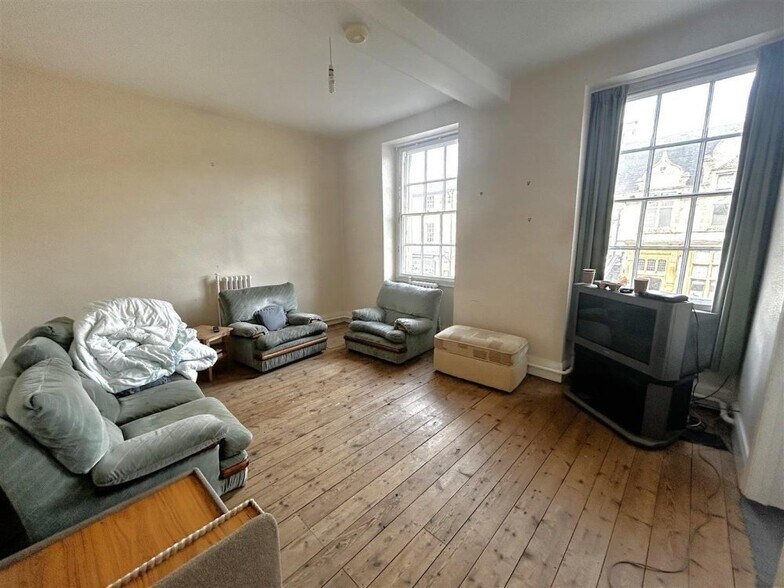 2 Market Pl, Uppingham for sale - Interior Photo - Image 3 of 9
