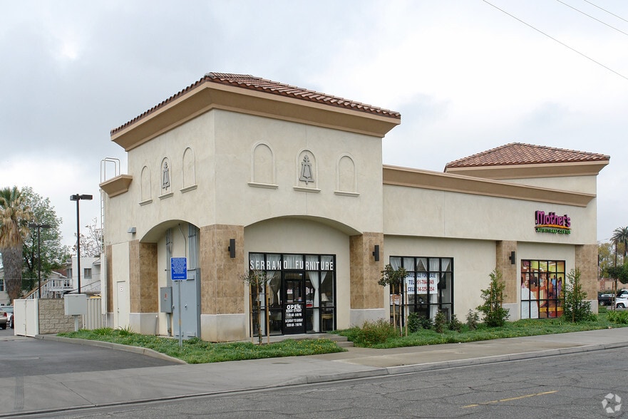 2308 University Ave, Riverside, CA à louer - Photo du bâtiment - Image 3 de 35