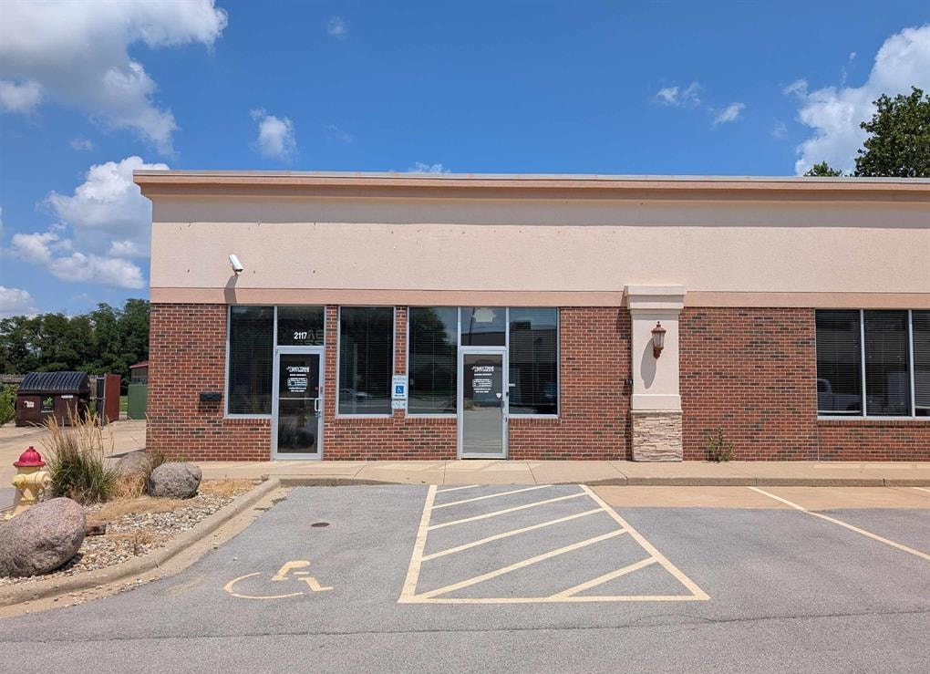 2113-2140 Court St, Pekin, IL for lease Building Photo- Image 1 of 17