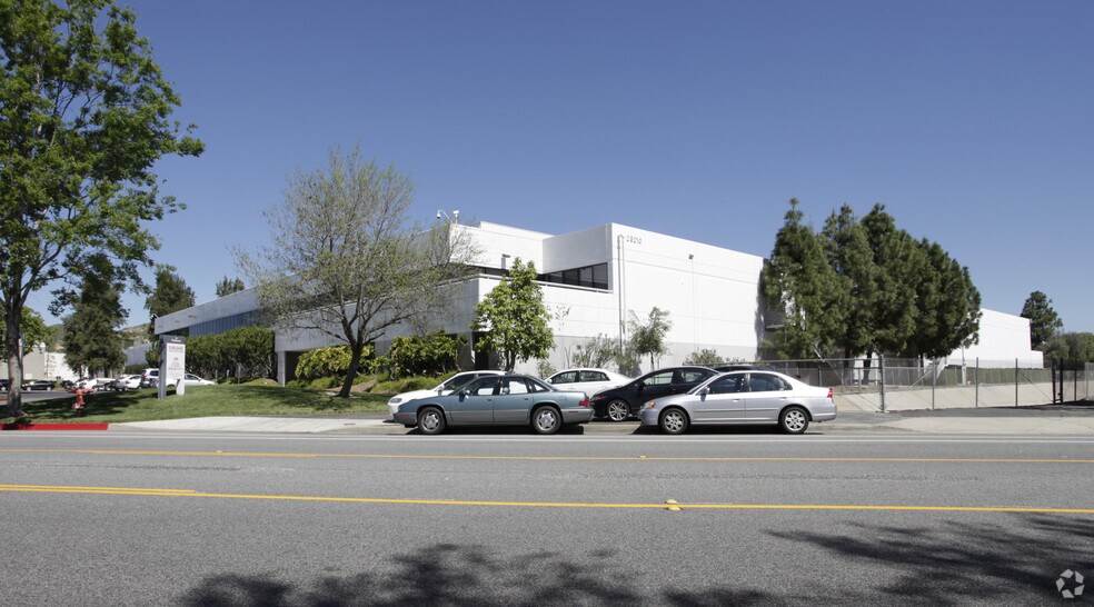 28210 Avenue Stanford, Valencia, CA à louer - Photo principale - Image 1 de 9