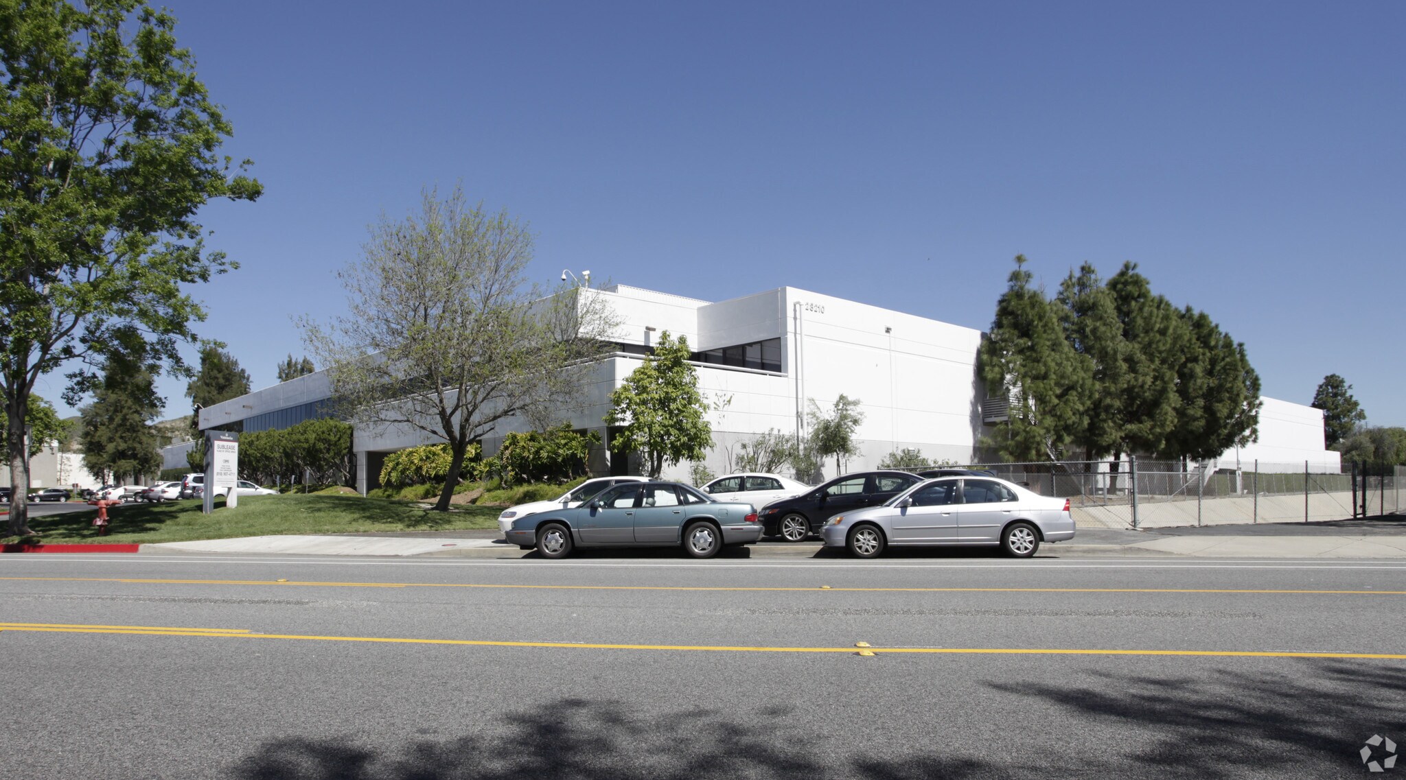 28210 Avenue Stanford, Valencia, CA à louer Photo principale- Image 1 de 10