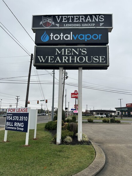 2804 Wilma Rudolph Blvd, Clarksville, TN à louer - Photo du bâtiment - Image 2 de 7