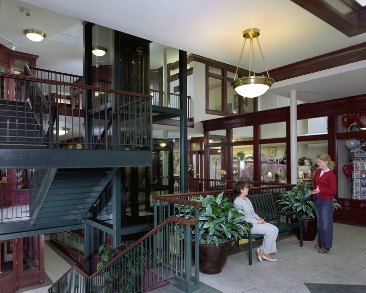 144-156 E Liberty St, Wooster, OH à louer - Photo du bâtiment - Image 2 de 24