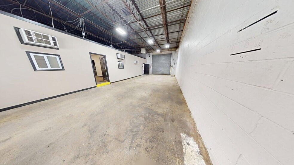 2560 Richmond Ter, Staten Island, NY à vendre - Photo du bâtiment - Image 3 de 17