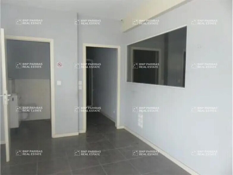 Flex in Neuville-sur-Saône for lease - Interior Photo - Image 3 of 16