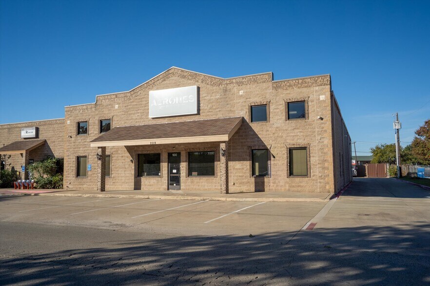 209 S Shady Shores Dr, Lake Dallas, TX à louer - Photo du bâtiment - Image 1 de 13