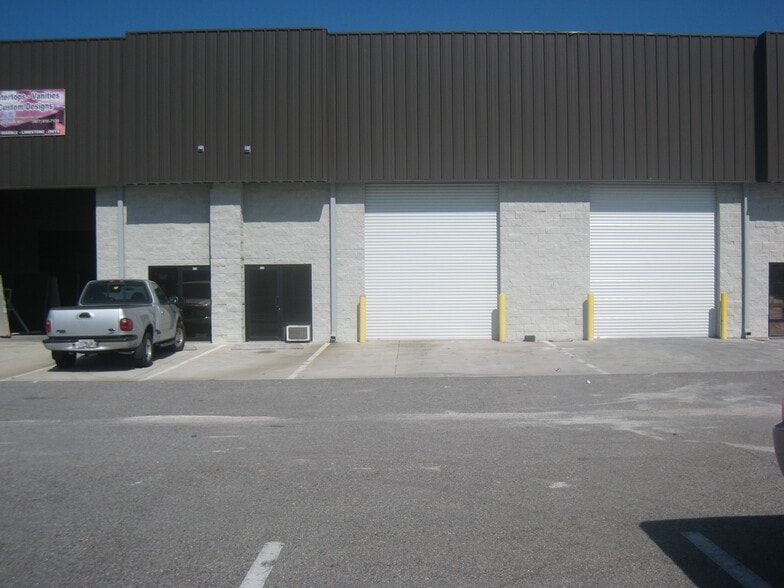 9180 Boggy Creek Rd, Orlando, FL for lease - Building Photo - Image 2 of 3