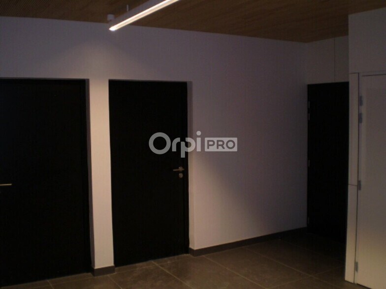 Office in Bezannes for lease - Interior Photo - Image 2 of 4