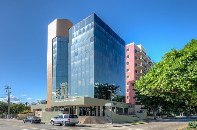 Plus de détails pour 3400 Coral Way, Coral Gables, FL - Bureau, Commerce de détail à louer