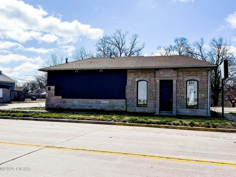 622 6th St, Oswego, KS for sale - Building Photo - Image 2 of 12