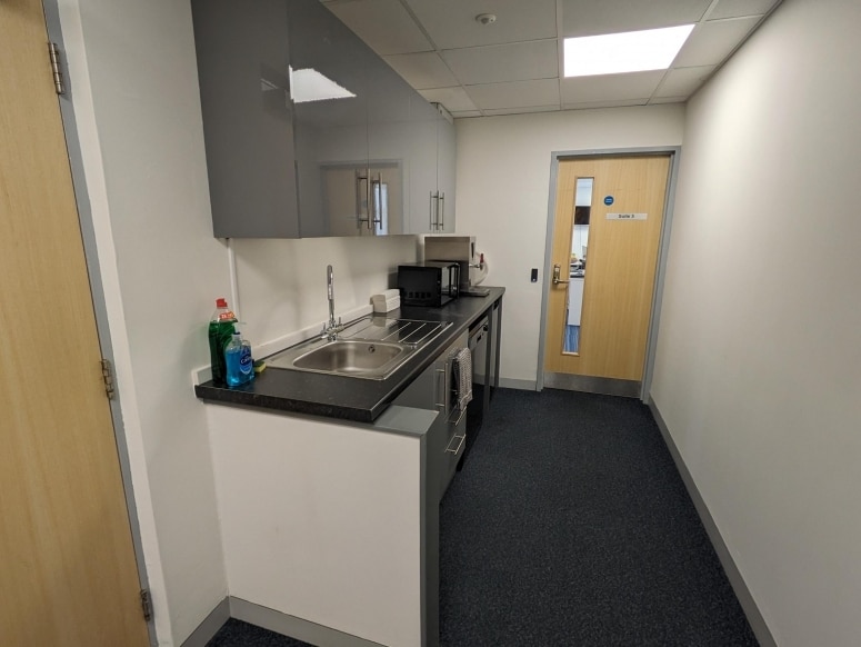 185 Fleet Rd, Fleet à louer Photo intérieure- Image 1 de 2